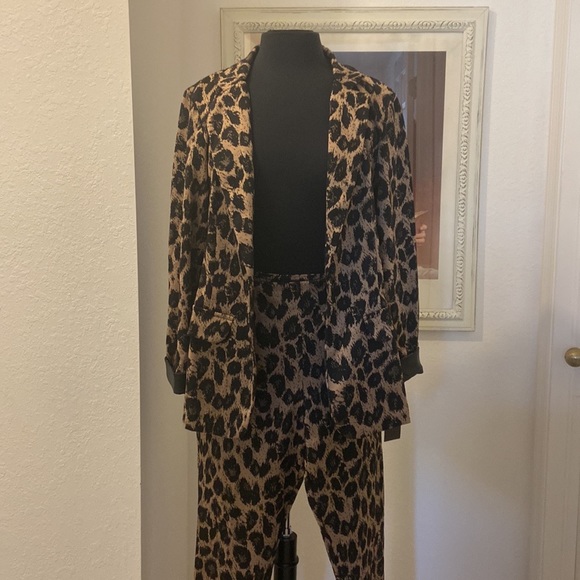 LAURA CRUZ 2PC LEPOARD BLAZER & PANT SUIT. - Picture 6 of 10